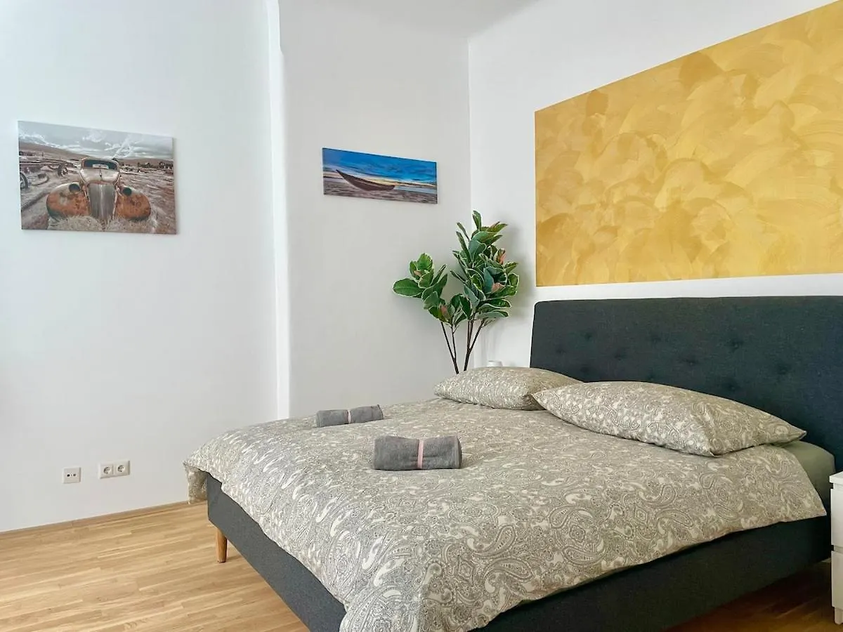 Sunny Central 70 M2 Long Term Apartment With Free Parking 비엔나