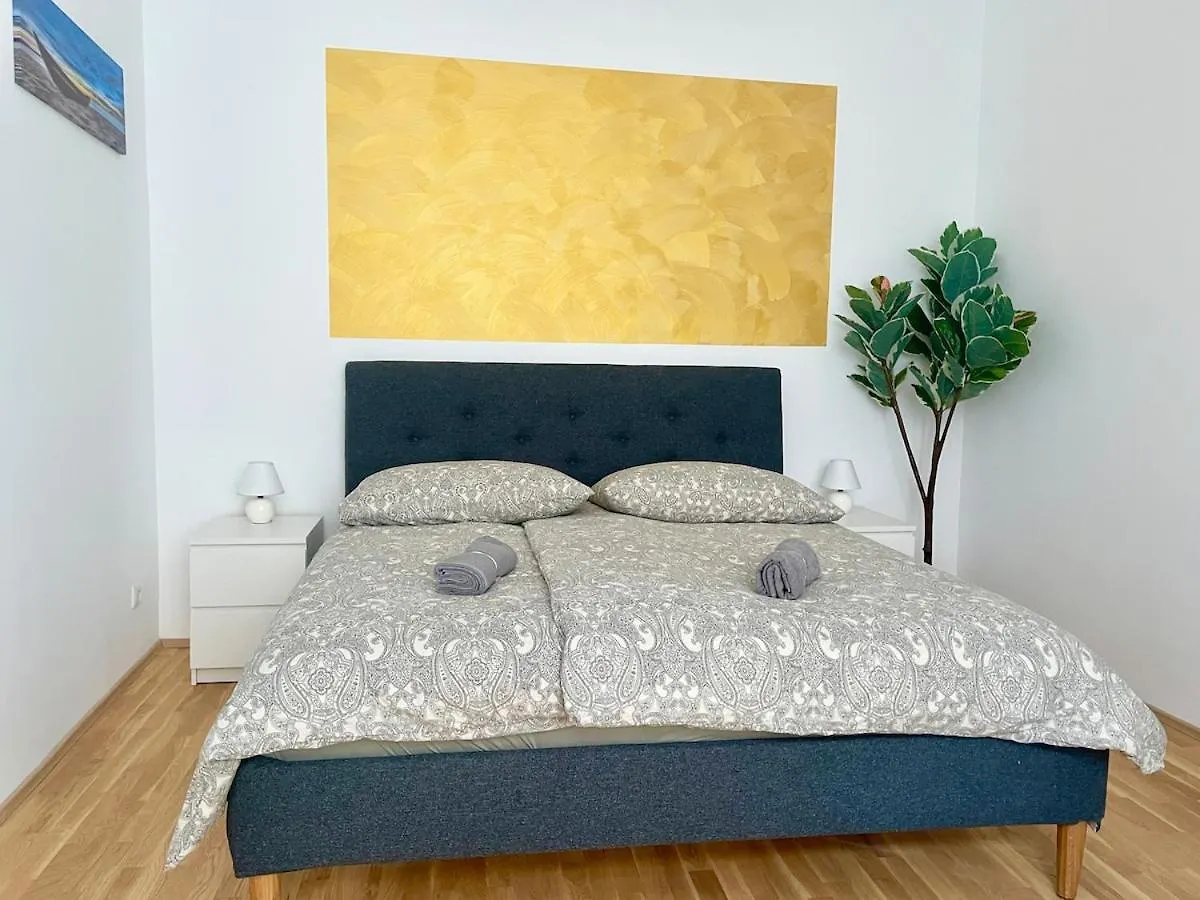Sunny Central 70 M2 Long Term Apartment With Free Parking Vienna